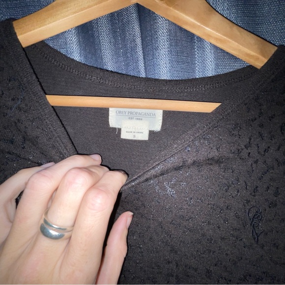 Small oversized so can fit mediums Obey propaganda long sleeve black cheetah pri - Picture 5 of 8